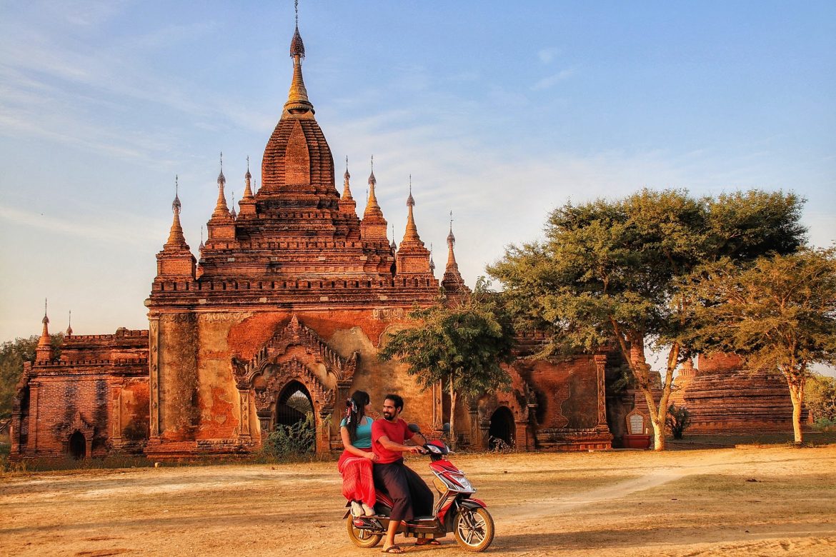 Rym & Achraf in Bagan, Myanmar