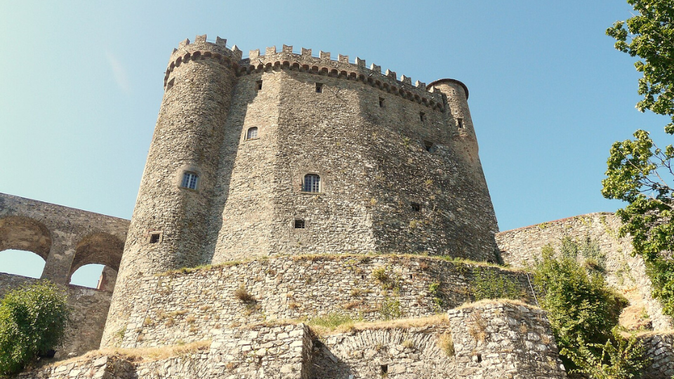 Castello di Fosdinovo - Walk Beside Me